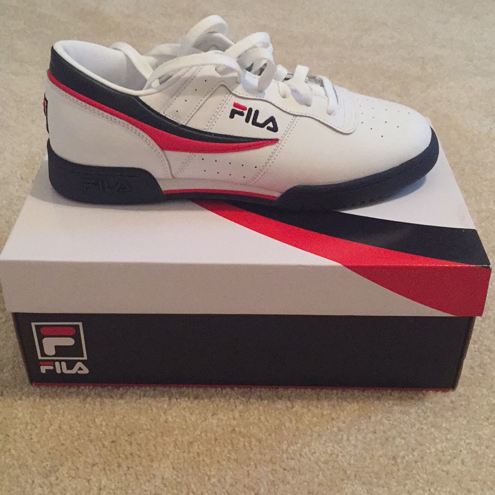NWB! Mens Classic red,white and blue Fila sneakers